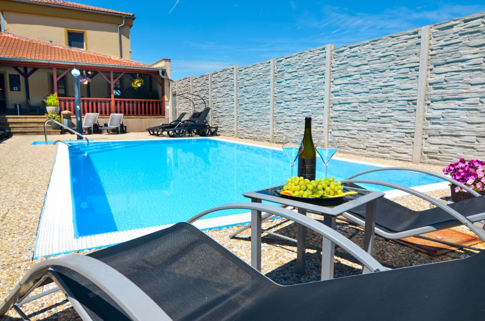 Bazen Penzion Zaječák